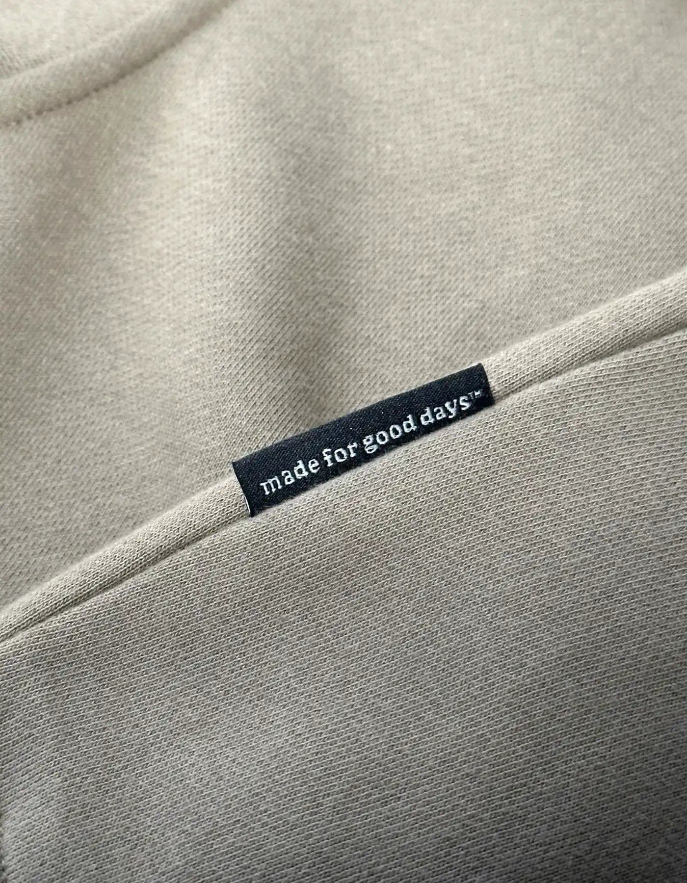 THE SIGNATURE — Hoodie